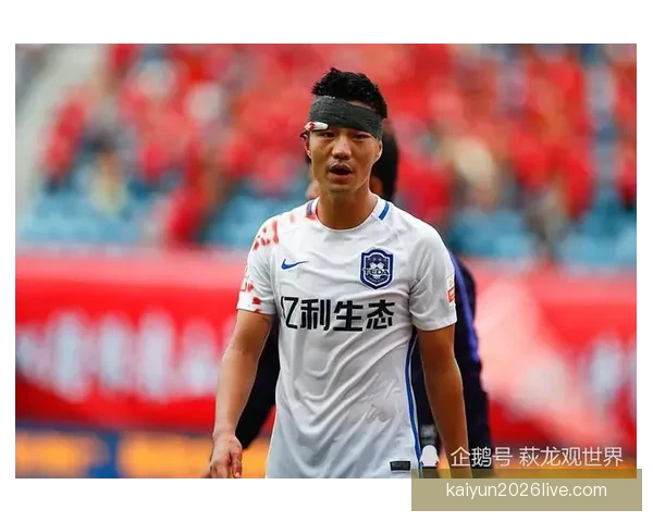 愿无大碍古德温倒地拼抢受压伤退场返回更衣室接受紧急治疗情况引关注